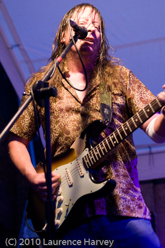 Innes Sibun on lead guitar