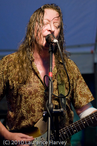 Innes Sibun on lead guitar
