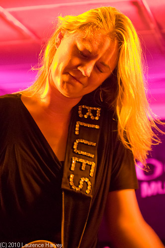 Joanne Shaw Taylor, guitar