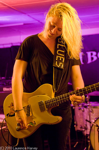Joanne Shaw Taylor, guitar