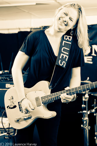Joanne Shaw Taylor, guitar