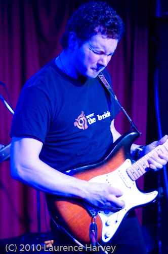 Stuart 'Sly' Dixon on lead guitar