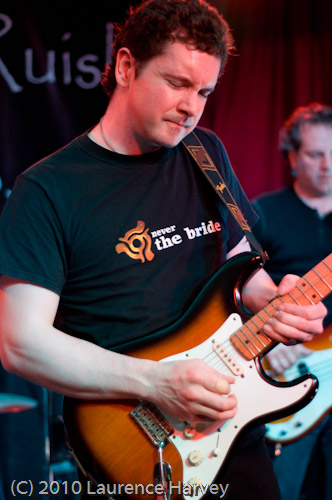 Stuart 'Sly' Dixon on lead guitar