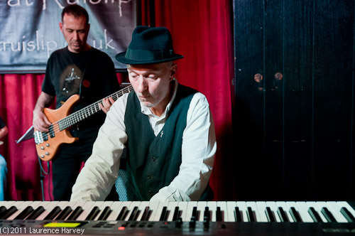 Ian Salisbury on keyboards, Derek White on Bass