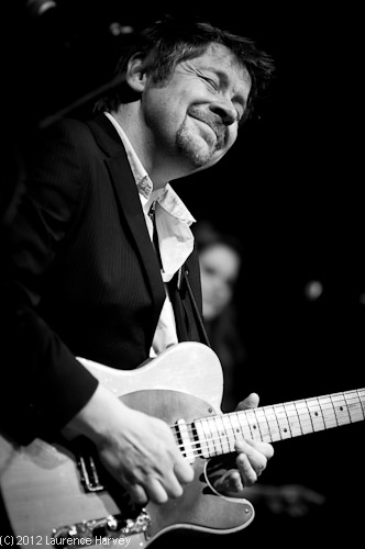 Ron Sayer on guitar & vocals