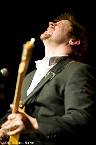 Ron Sayer on guitar & vocals