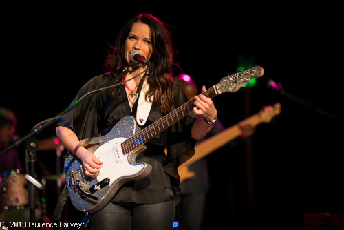 Erja Lyytinen on guitar & vocals