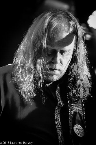 Warren Haynes on guitar & lead vocals