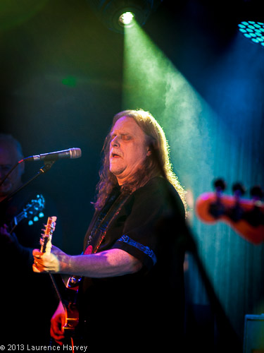 Warren Haynes on guitar & lead vocals