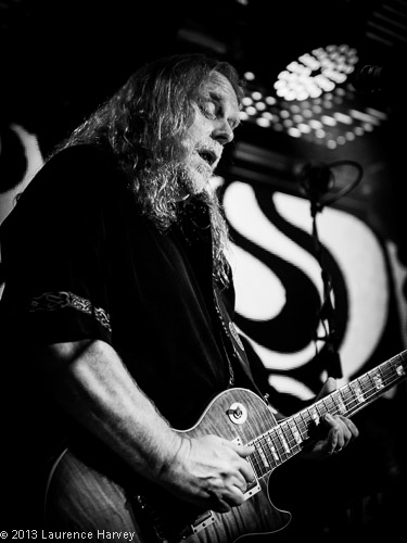 Warren Haynes on guitar & lead vocals