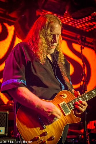 Warren Haynes on guitar & lead vocals