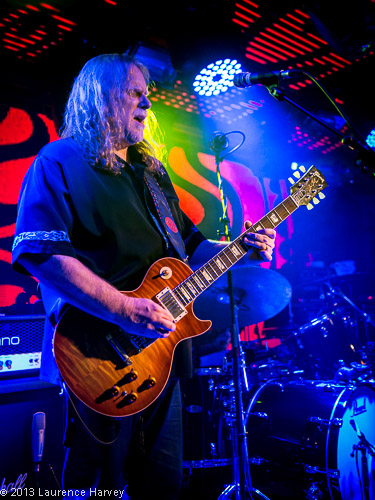 Warren Haynes on guitar & lead vocals