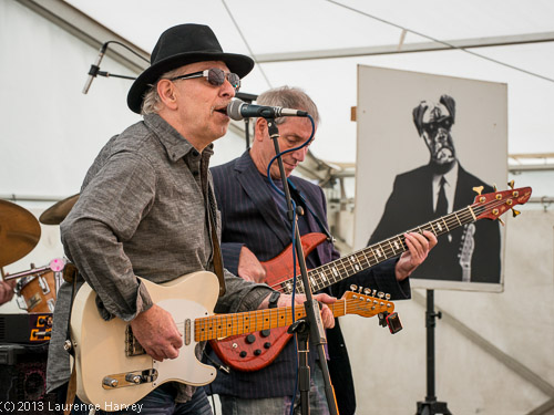 Moondogs - Derek Timms on guitar & vocals, Eddie Masters on bass