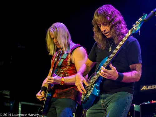 Steve Morse on guitar & Dave LaRue on bass