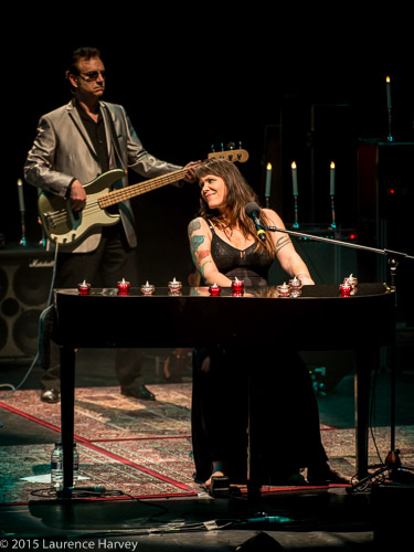 Beth Hart on vocals & keyboards, Bob marinelli on bass