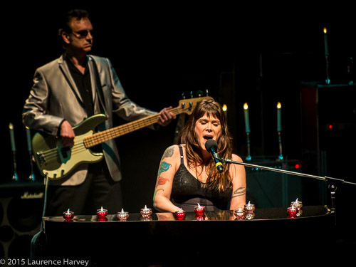Beth Hart on vocals & keyboards, Bob marinelli on bass