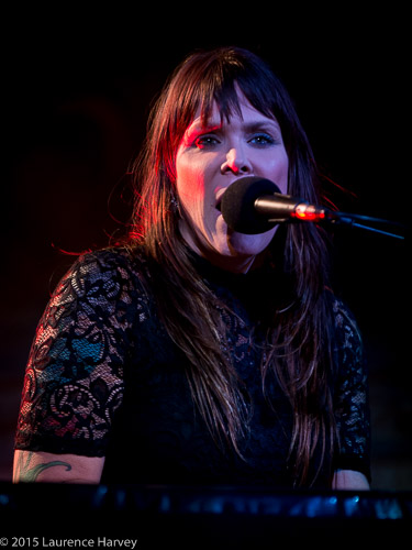 Beth Hart on vocals & keyboard