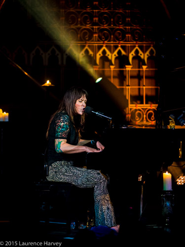 Beth Hart on vocals & grand piano