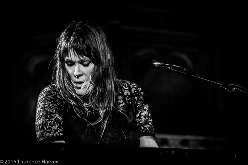 Beth Hart on vocals & keyboard