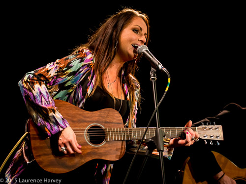 Cherry Lee Mewis on guitar & vocals