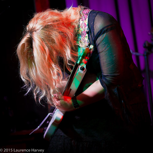 Chantel McGregor on guitar & vocals
