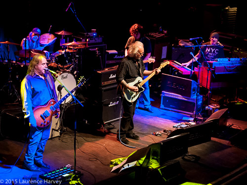 Gov't Mule on stage with guest guitarist Reeves Gabrels