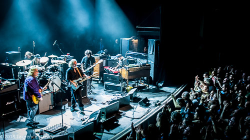 Gov't Mule on stage with guest guitarist Reeves Gabrels