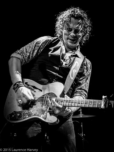 Ian Siegal on guitar & vocals
