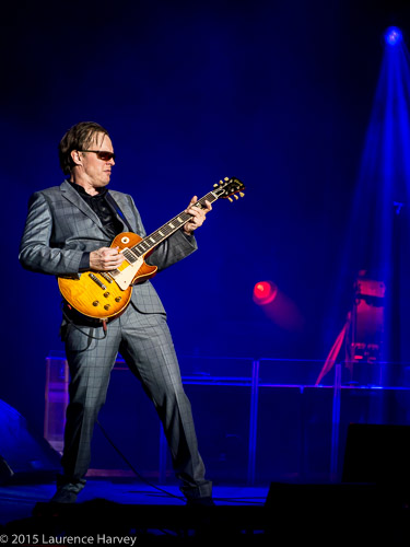 Joe Bonamassa on guitar & vocals