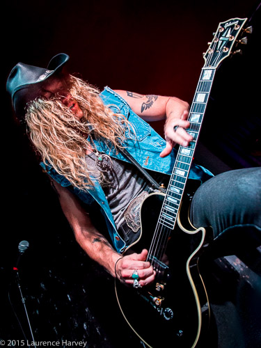 Jared James Nichols on vocals & guitar