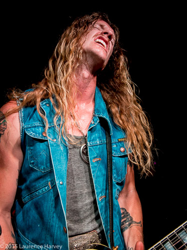 Jared James Nichols on vocals & guitar