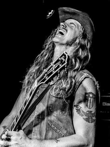 Jared James Nichols on vocals & guitar