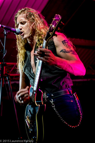 Jared James Nichols on vocals & guitar