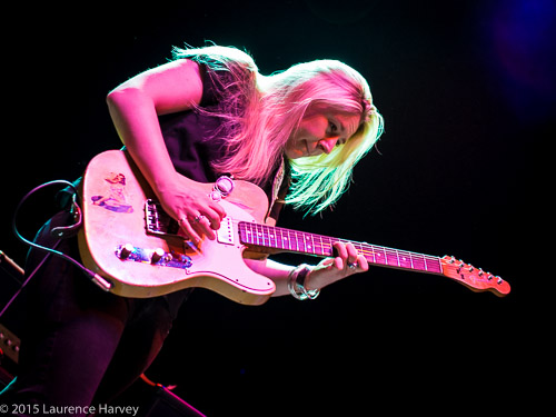 Joanne Shaw Taylor on guitar & vocals