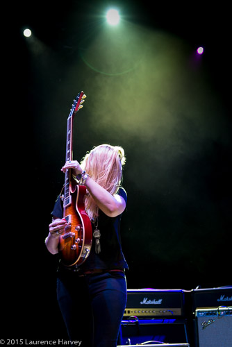 Joanne Shaw Taylor on guitar & vocals