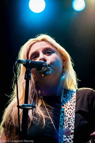 Joanne Shaw Taylor on guitar & vocals