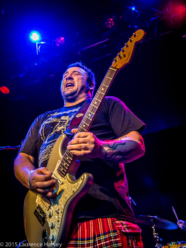 Alan Nimmo on guitar & vocals