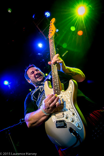 Alan Nimmo on guitar & vocals