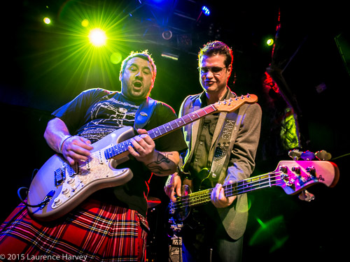 Alan Nimmo on guitar & vocals, Lindsay Coulson on bass