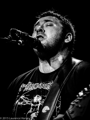 Alan Nimmo on guitar & vocals