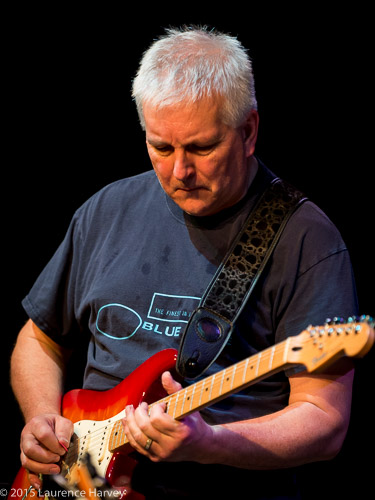 Bob Moore on lead guitar