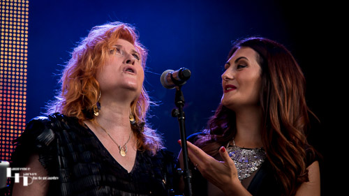 The British Electric Foundation - Eddi Reader & backing singer