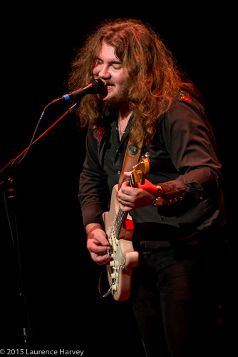 Tom Killner on guitar & vocals