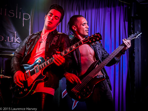 Virgil McMahon on vocals & guitar, Joel Wildgoose on bass