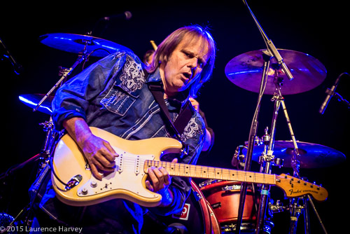 Walter Trout on guitar & vocals
