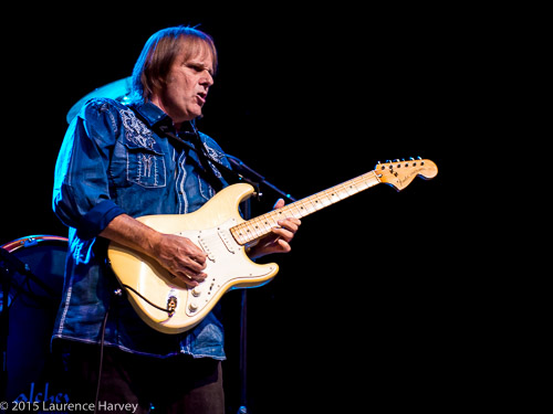 Walter Trout on guitar & vocals