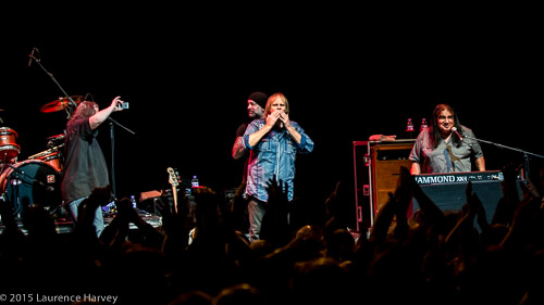 Walter Trout & his band take their bows