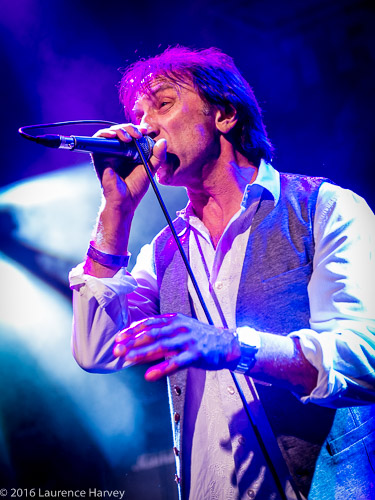 Keith Murrell on vocals