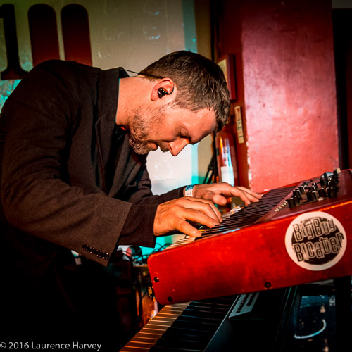 Dan Edwards on keyboards