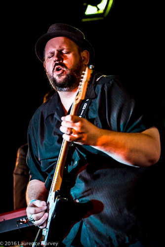 Big Boy Bloater on guitar & vocals